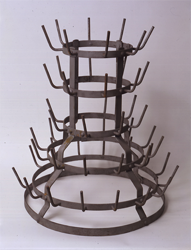 http://www.marcelduchamp.net/images/Bottle_Rack.jpg