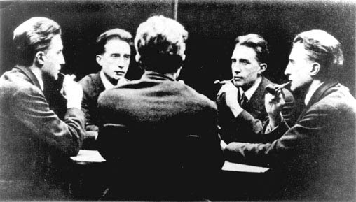 Click to enlarge Marcel Duchamp author d'une table
